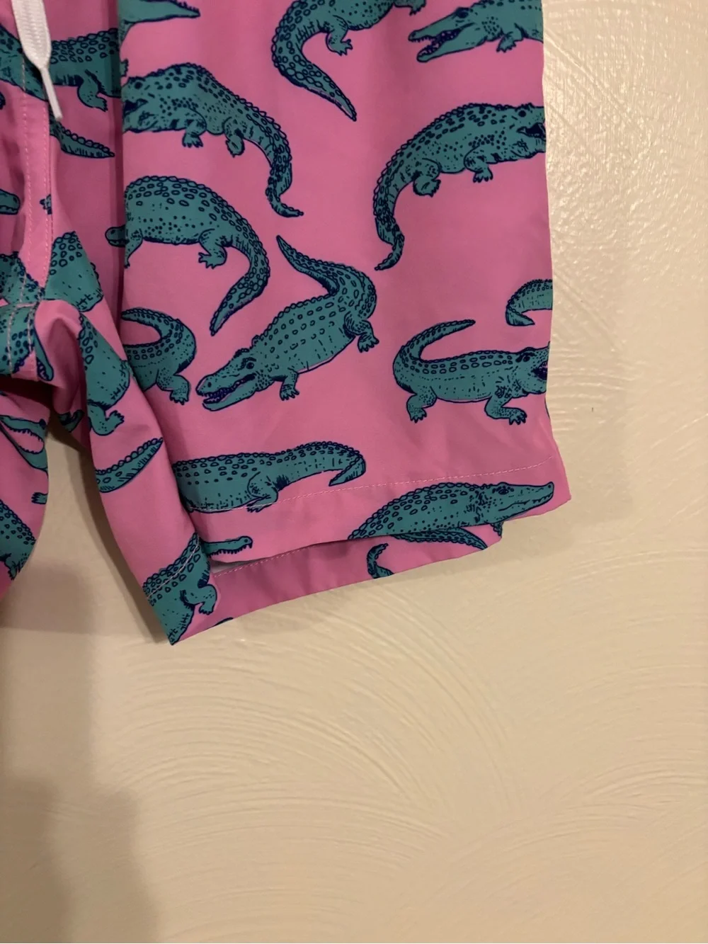 Chubbies Swim Trunks Men’s M Pink Alligator Crocodile Print 5.5” Inseam